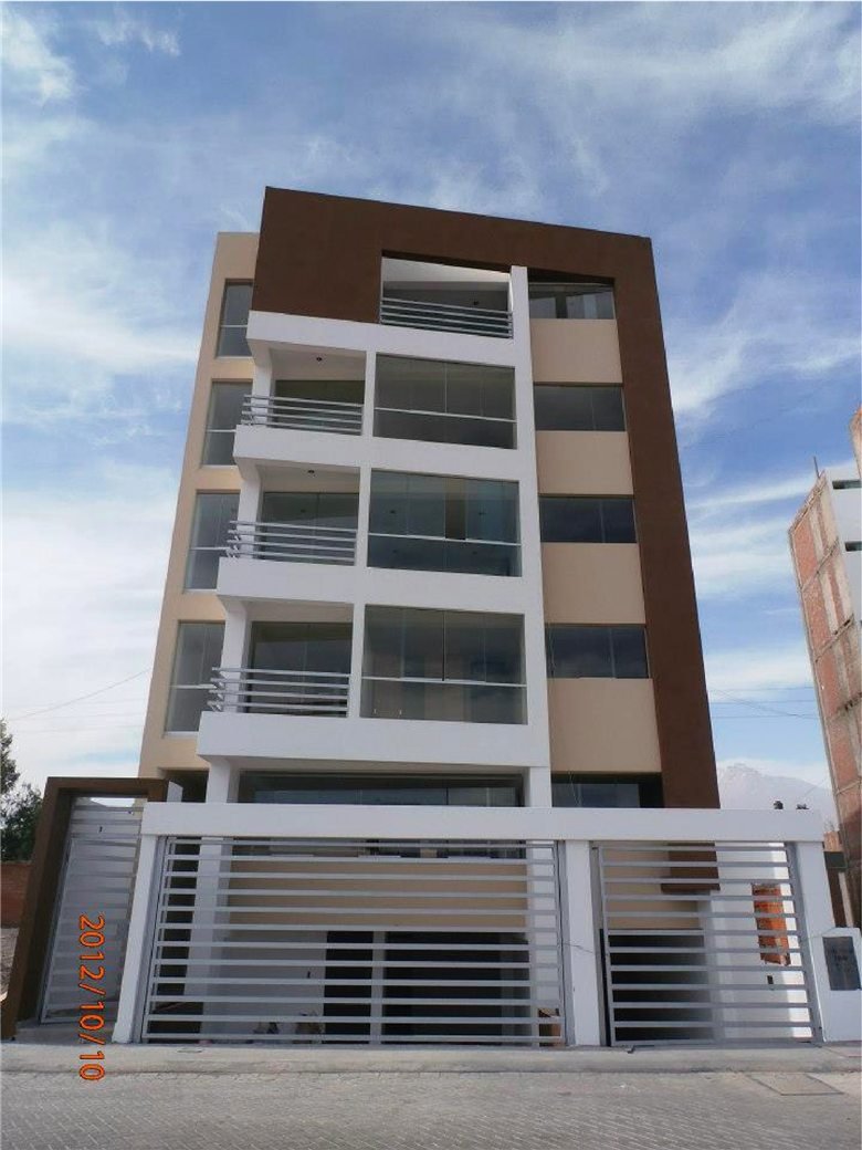 Fachada de Residencial Las Azores, Cerro Colorado, Arequipa